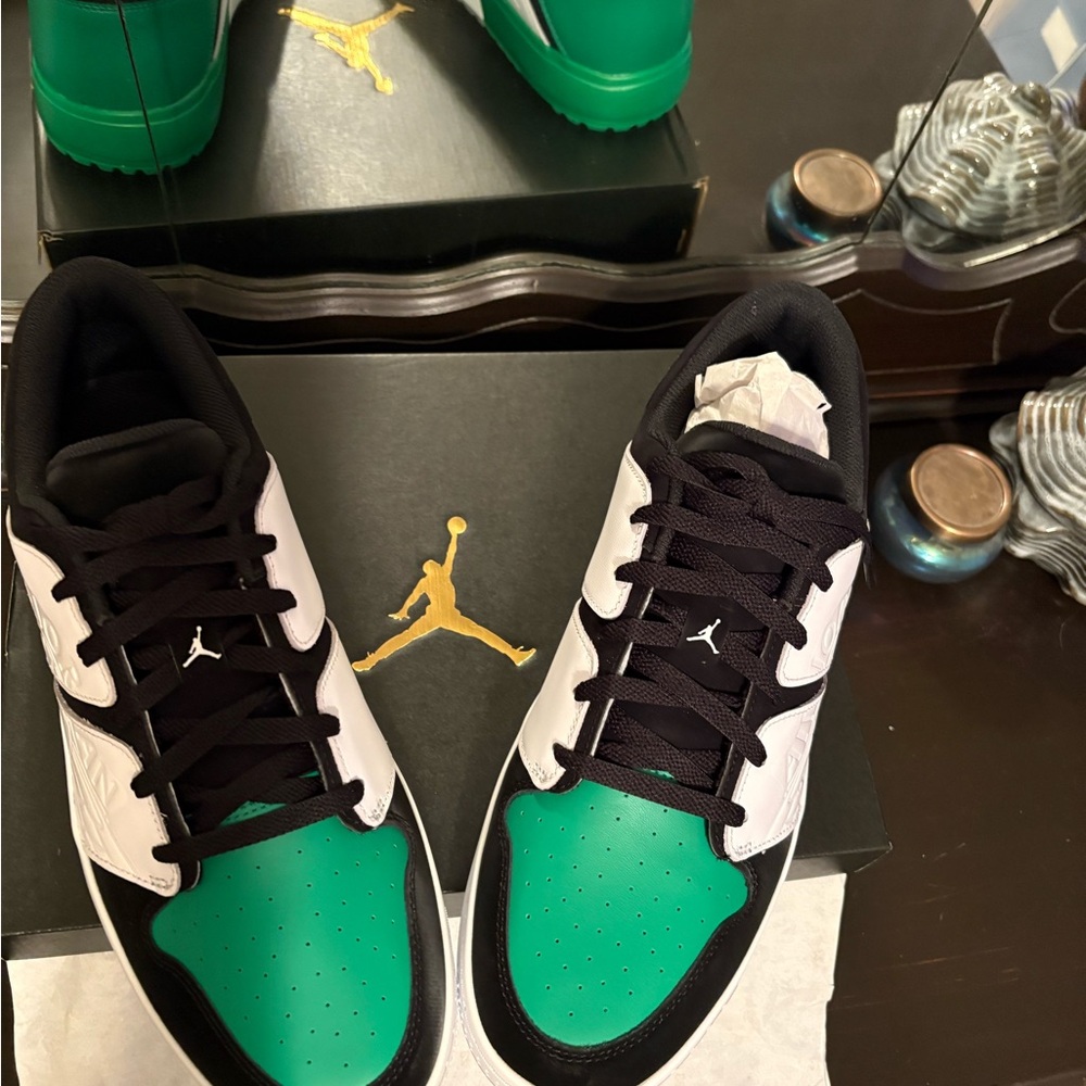 Men’s Jordan NU RETRO 1 G New in Box